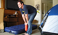 Mike-Hodgkinson-in-Rancho-0 Arrumando a cama