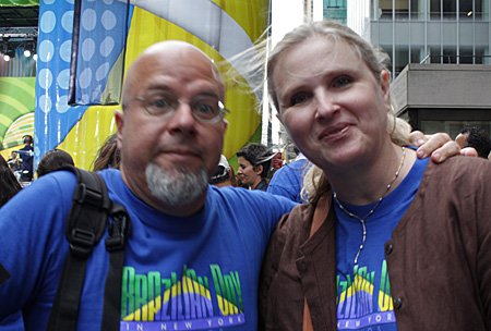 day2-12 Eu, Marcie e nossos abadás :-)