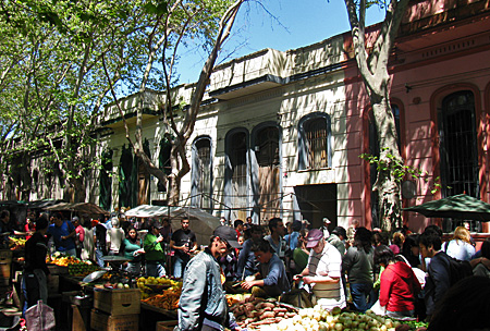 tris-rua1 Domingo é dia de ir à Tristán Narvaja