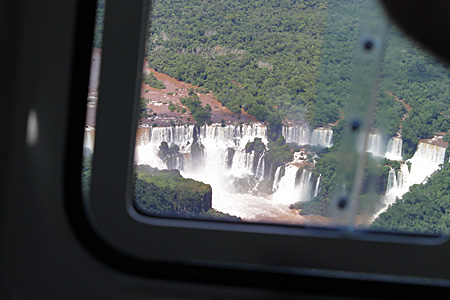 heli16 A primeira nesga, na janela da vizinha