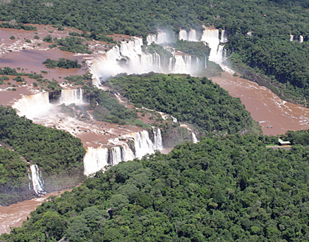 heli20 Três Mosqueteiros e quedas argentinas