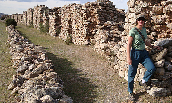 Cibele nas ruínas da cidade wari Cibele nas ruínas da cidade wari