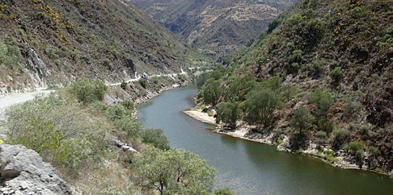Paisagem na viagem de ônibus a Ayacucho Paisagem na viagem de ônibus a Ayacucho