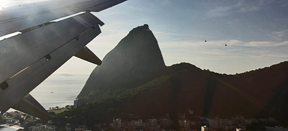 Aterrissando no Rio da janela 19F, lado direito, da Gol