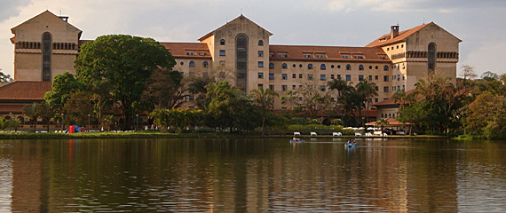 Grande Hotel de Araxá. Foto: Ernesto o Pato e Cibele Fabichak Serra da Canastra. Foto: Ernesto o Pato e Cibele Fabichak