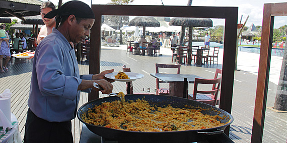 Paella na piscina: Vila Galé Marés Paella na piscina: Vila Galé Marés