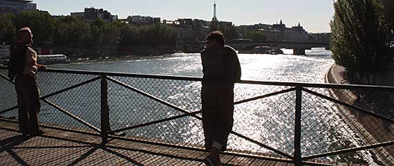 Paris: uma ponte no Sena Paris: uma ponte no Sena