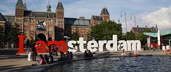 Amsterdã, em frente ao Rijksmuseum Amsterdã, em frente ao Rijksmuseum