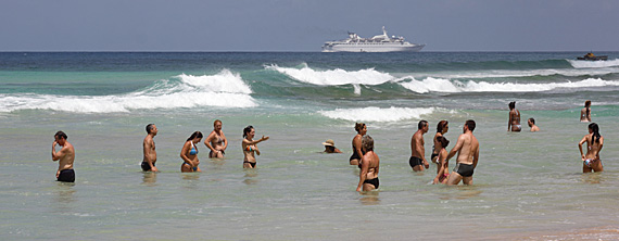 Cruzeiro em Noronha - o navio pequeno Cruzeiro em Noronha - o navio pequeno