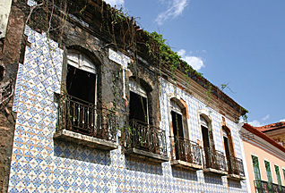 Casarão decrépito em São Luís