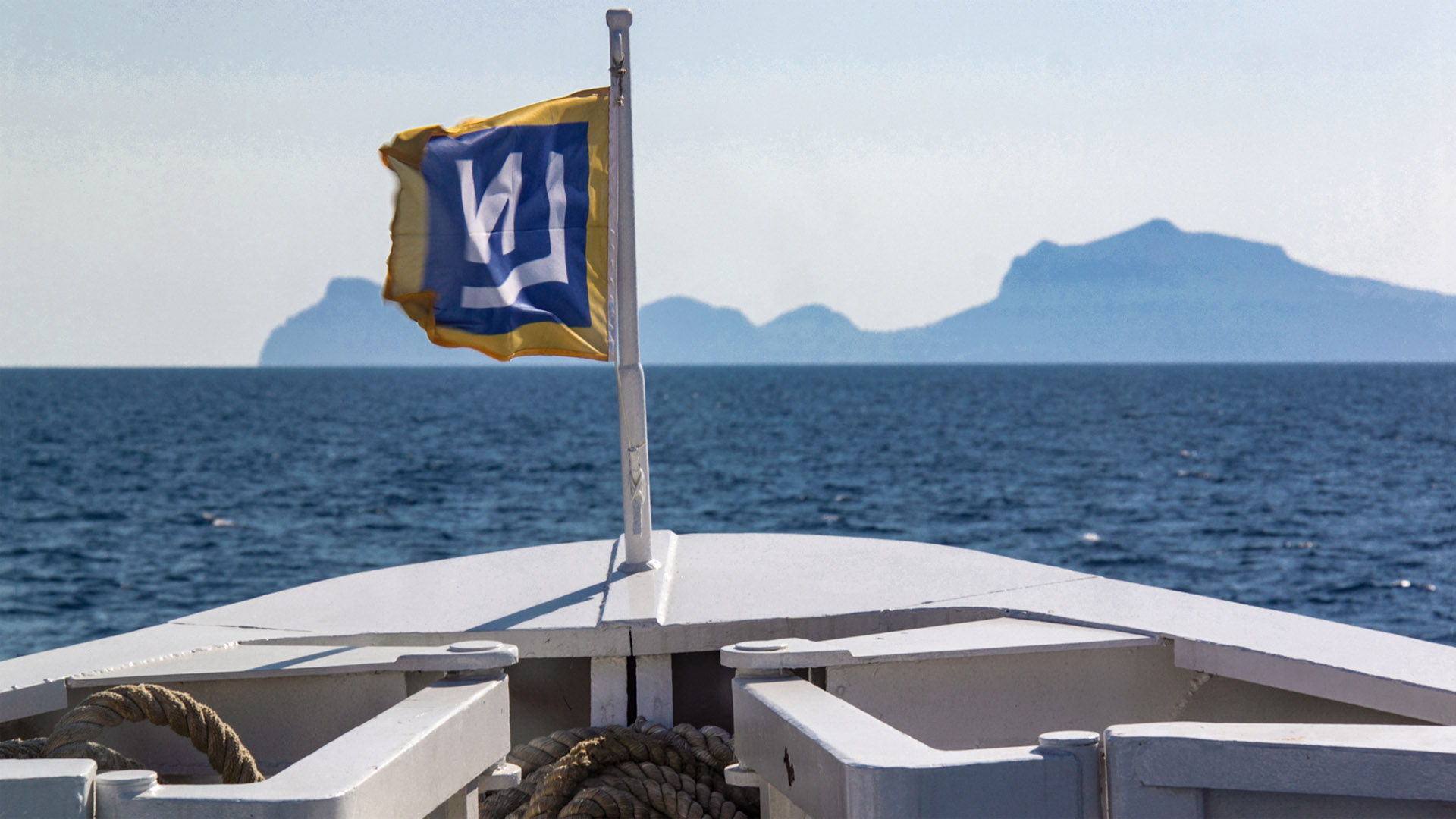 Chegando de barco a Capri