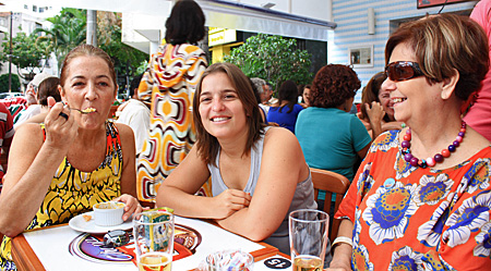 Sylvia, CarlinhaZ, Majô (não aparecem: Emília, Flavia, Mario, Nick)