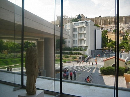 Acrópole vista do novo museu (foto: Alessandro Ayres)