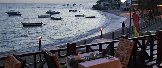 St Lawrence Gap, Barbados (vista do Paulo's Churrasco do Brasil)