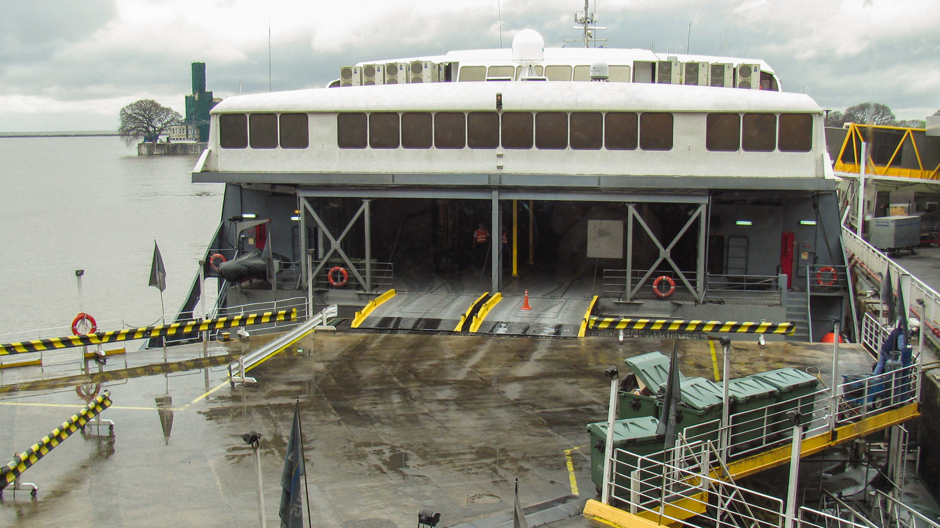 Ferry boat de carros Buquebus