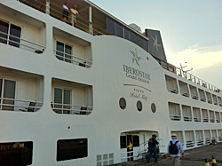 Iberostar Grand Amazon no porto de Manaus