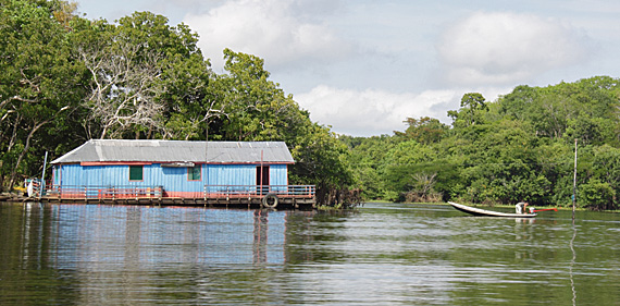 Casas ao longo do Solimões