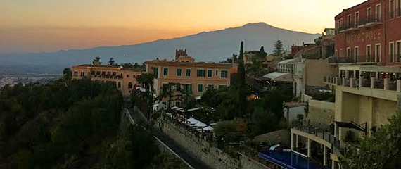 Taormina com o Etna ao fundo