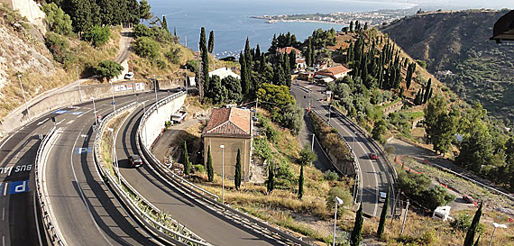 Subindo a Taormina