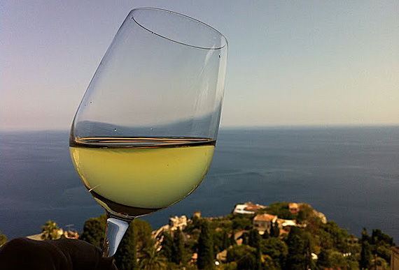 Vinho ao cair da tarde em Taormina