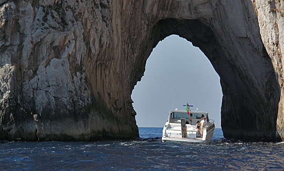 Capri: passeio de barco em volta da ilha