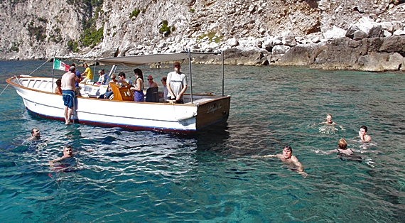 Capri: passeio de barco em volta da ilha