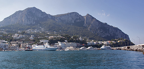 Capri: passeio de barco em volta da ilha