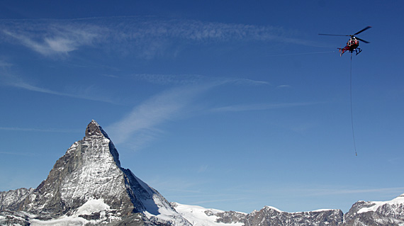 Matterhorn e helicóptero