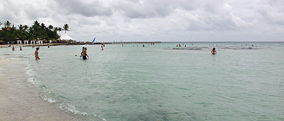 Bayahibe, República Dominicana, numa semana de nuvens e chuva no início de junho