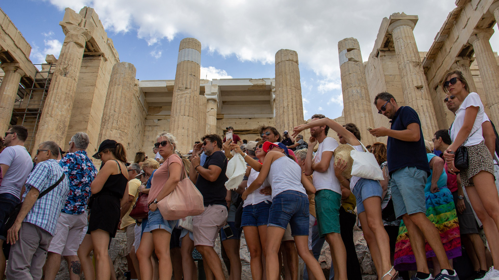 Como enxugar roteiro de viagem: fila em Atenas