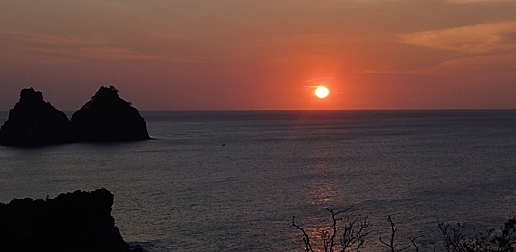 Fernando de Noronha, pôr do sol visto do Boldró