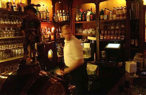 Bar In't Aepjen, Amsterdã