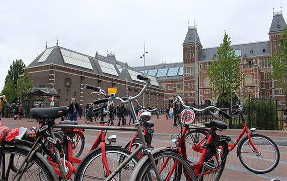 Bicicletas em frente ao Rijksmuseum