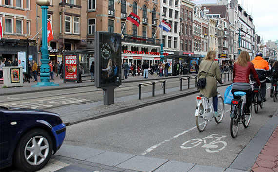 Faixa para bicicletas em Amsterdã