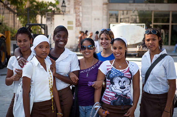 Meninas em Habana Vieja, Cuba