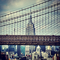 Empire State com Manhattan Bridge à frente