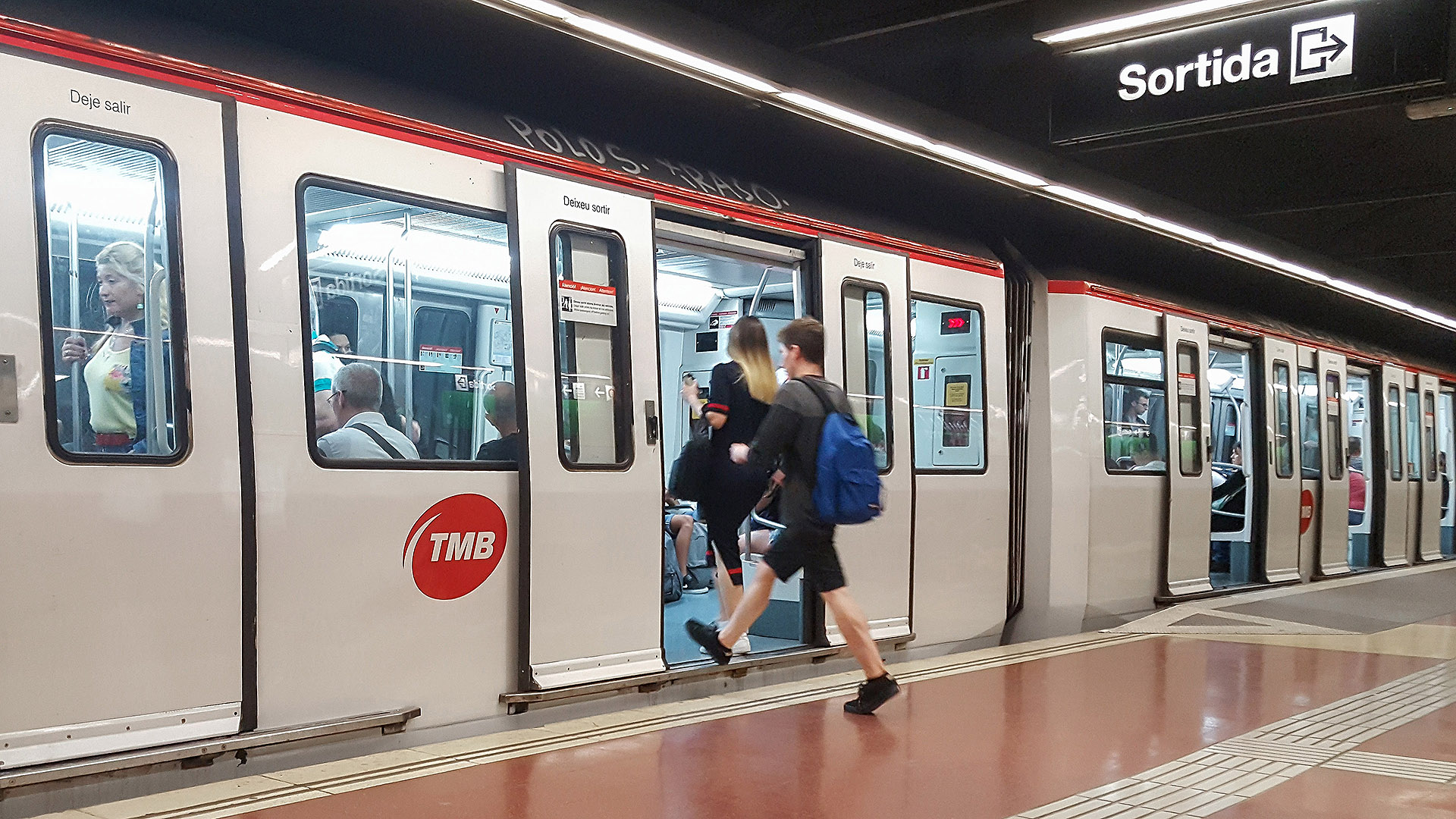 Como chegar a Barcelona: transporte dos aeroportos e estações 8 como se locomover Barcelona