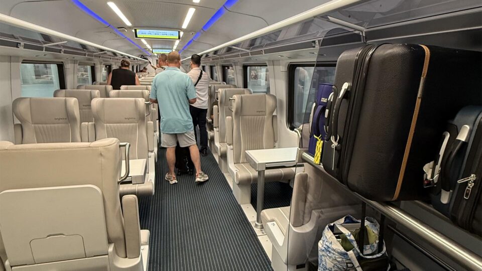 trem bala miami orlando interior do vagao