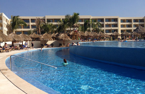 Uma das piscinas do Iberostar Playa Mita