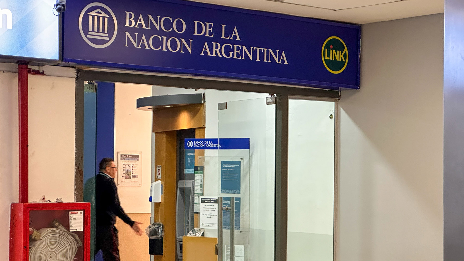 Câmbio no Banco Nación em Ezeiza