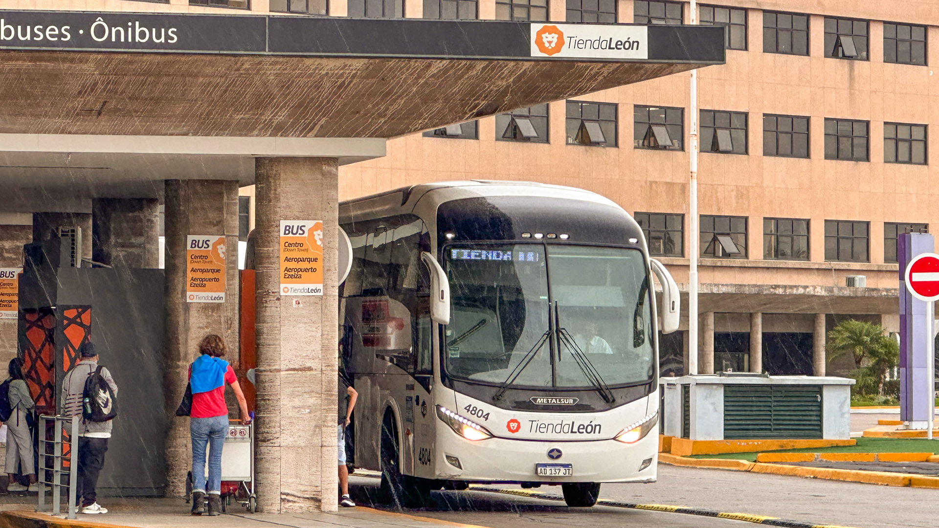 Ônibus Tienda Leon em Ezeiza