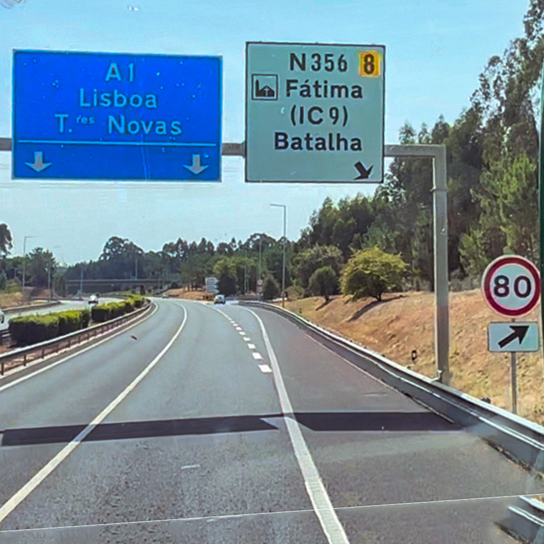 Chegando pela estrada em Fátima