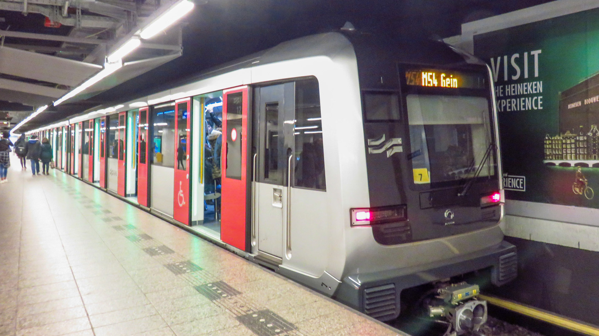 Amsterdã: qual o melhor passe de transporte e como usar bonde e metrô 8 Metrô em Amsterdã - Passes de transporte