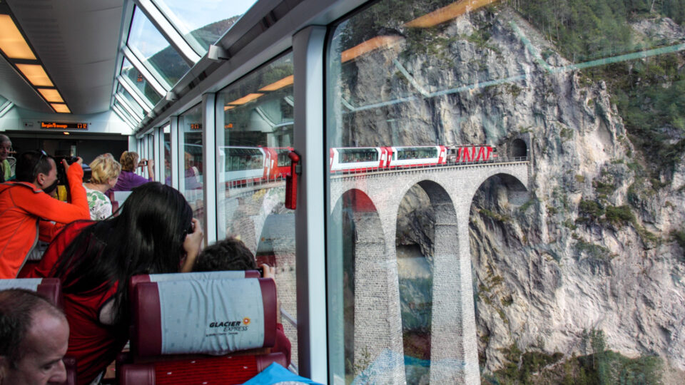 Trens panorâmicos na Suíça: Bernina Express