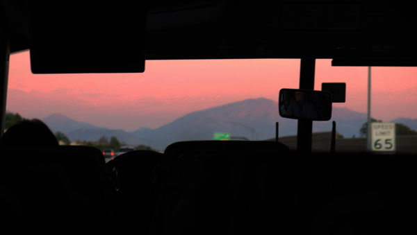 Pôr-do-sol na estrada