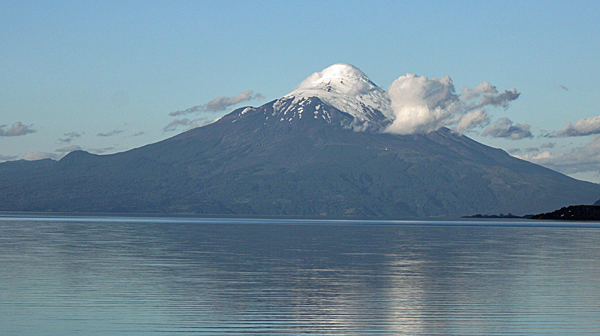 Osorno visto de Puerto Varas