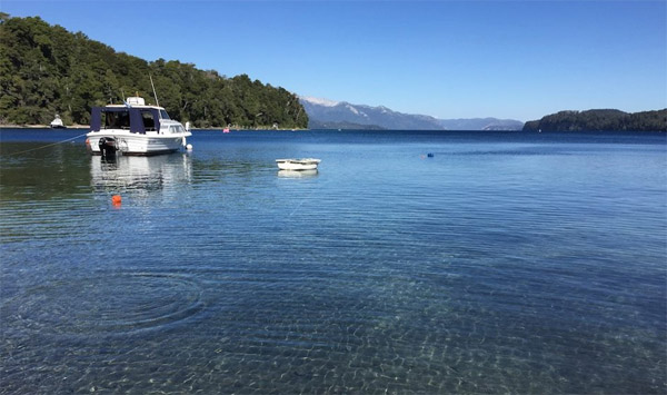 Bahía Mansa, Villa La Angostura