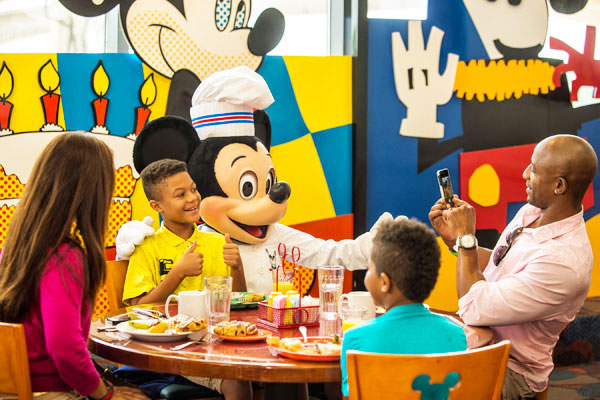 Restaurantes com personagens na Disney