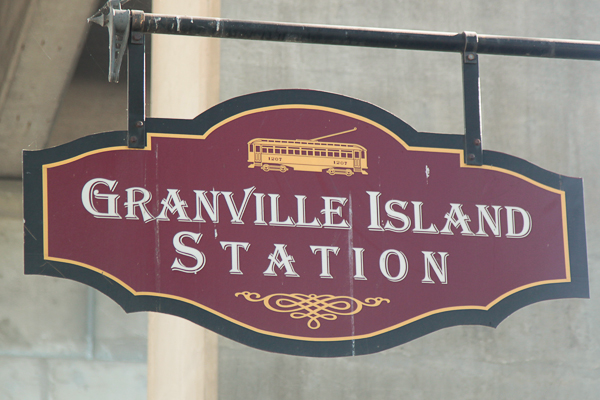 Chegada na estação de Granville Island, em Vancouver