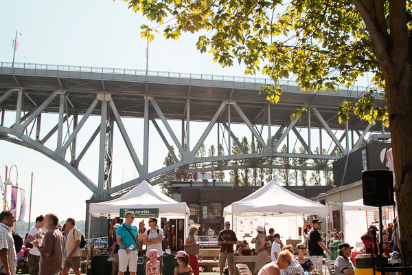 Vista da feirinha em Granville Island